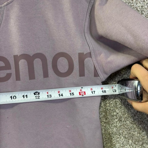 Lululemon Sweatshirt Womens Medium Purple Fleece Crewneck Pullover Logo Graphic - Picture 6 of 8